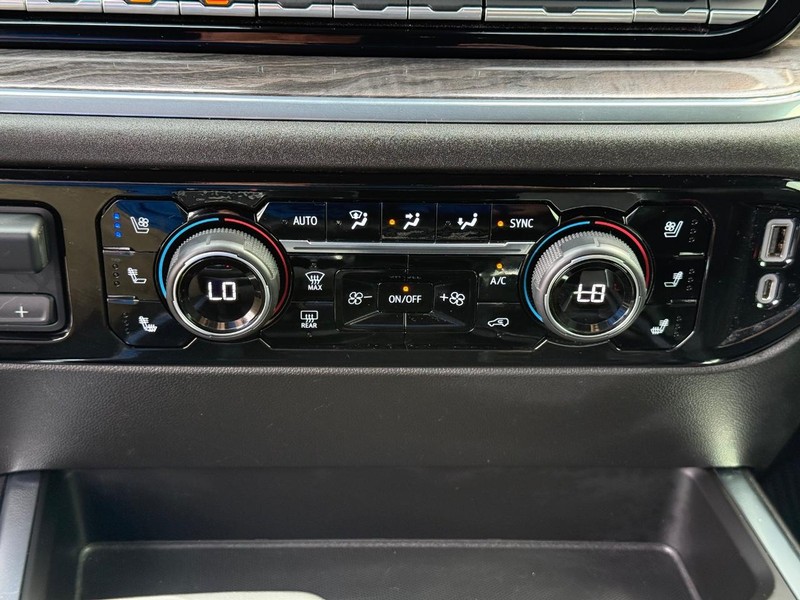 Chevrolet Silverado 1500 Vehicle Full-screen Gallery Image 26
