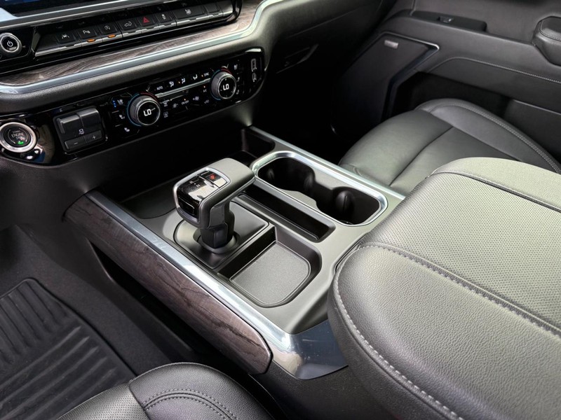 Chevrolet Silverado 1500 Vehicle Full-screen Gallery Image 27
