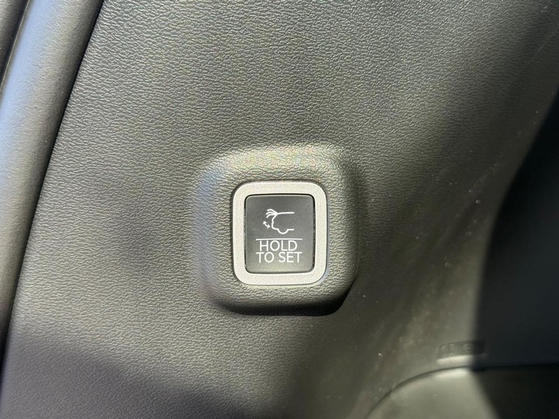 Jeep Cherokee Vehicle Full-screen Gallery Image 8