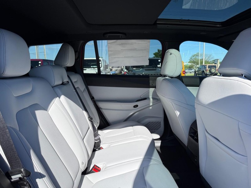 Jeep Cherokee Vehicle Full-screen Gallery Image 11
