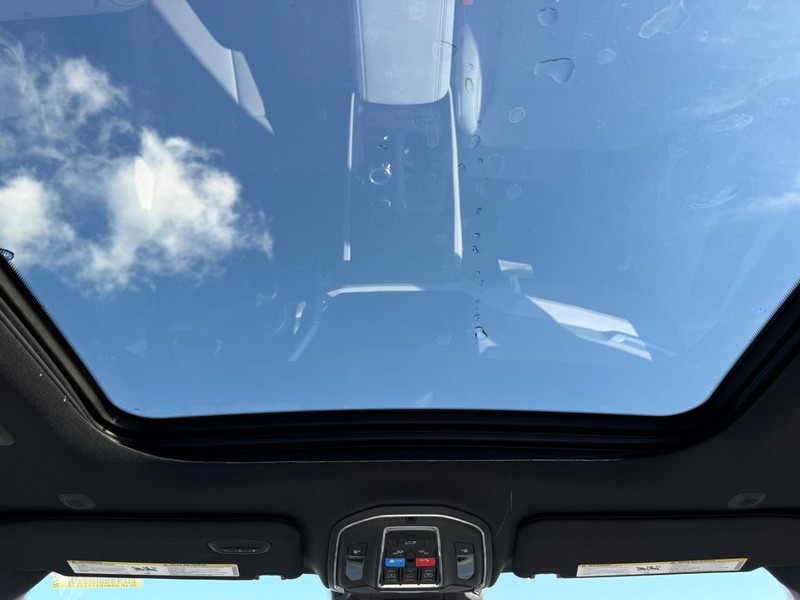 Jeep Cherokee Vehicle Full-screen Gallery Image 13