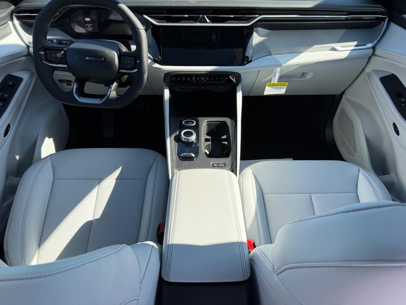 Jeep Cherokee Vehicle Full-screen Gallery Image 14