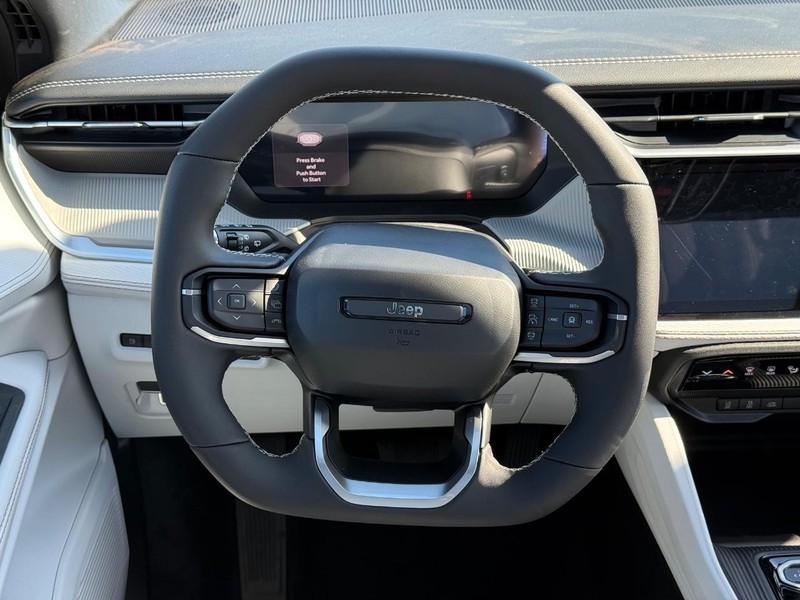 Jeep Cherokee Vehicle Full-screen Gallery Image 15