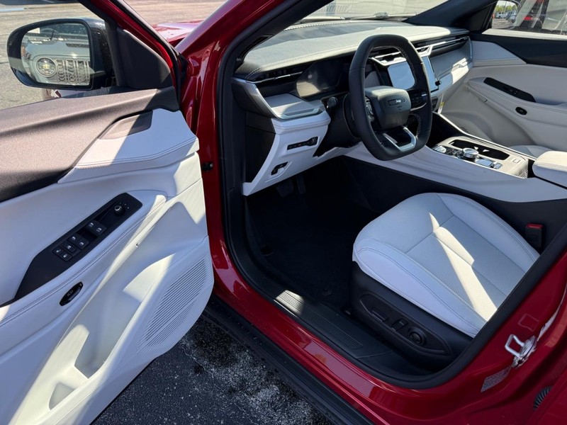 Jeep Cherokee Vehicle Full-screen Gallery Image 18