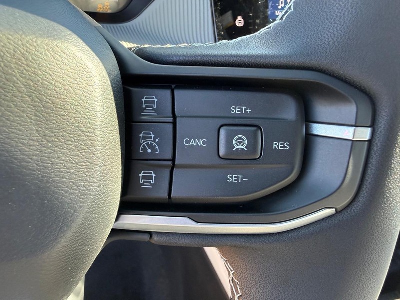 Jeep Cherokee Vehicle Full-screen Gallery Image 22