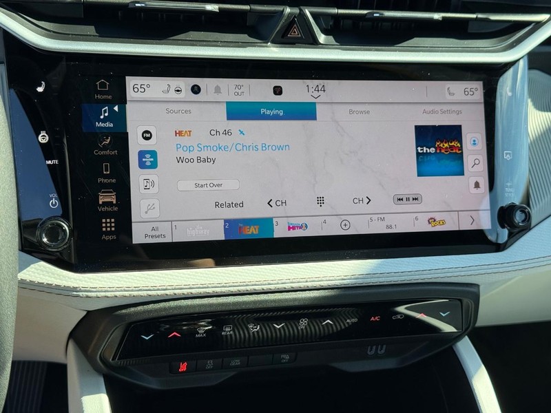 Jeep Cherokee Vehicle Full-screen Gallery Image 24