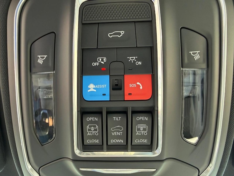 Jeep Cherokee Vehicle Full-screen Gallery Image 28