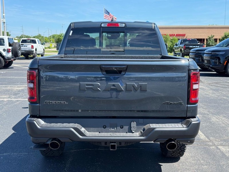 Ram 1500 Vehicle Full-screen Gallery Image 4