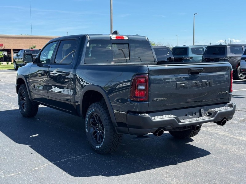 Ram 1500 Vehicle Full-screen Gallery Image 5
