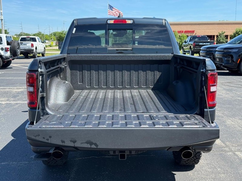 Ram 1500 Vehicle Full-screen Gallery Image 7