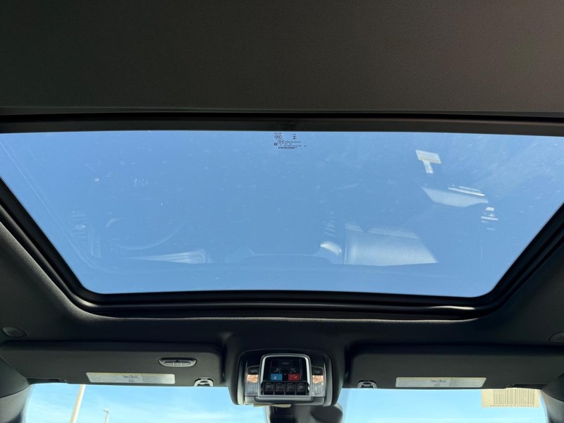 Ram 1500 Vehicle Full-screen Gallery Image 12
