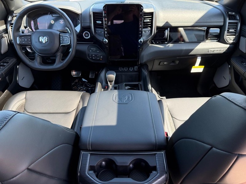 Ram 1500 Vehicle Full-screen Gallery Image 13