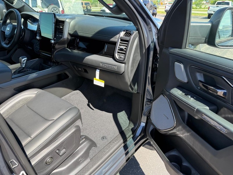 Ram 1500 Vehicle Full-screen Gallery Image 15