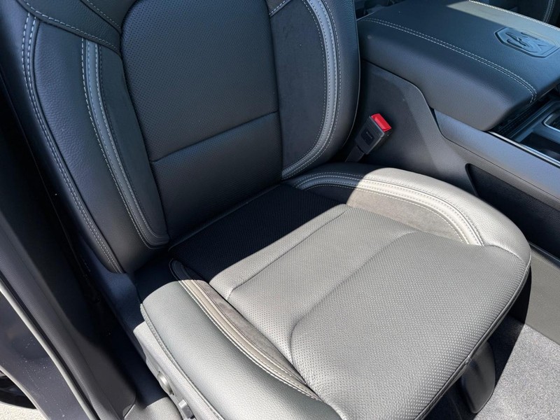 Ram 1500 Vehicle Full-screen Gallery Image 16
