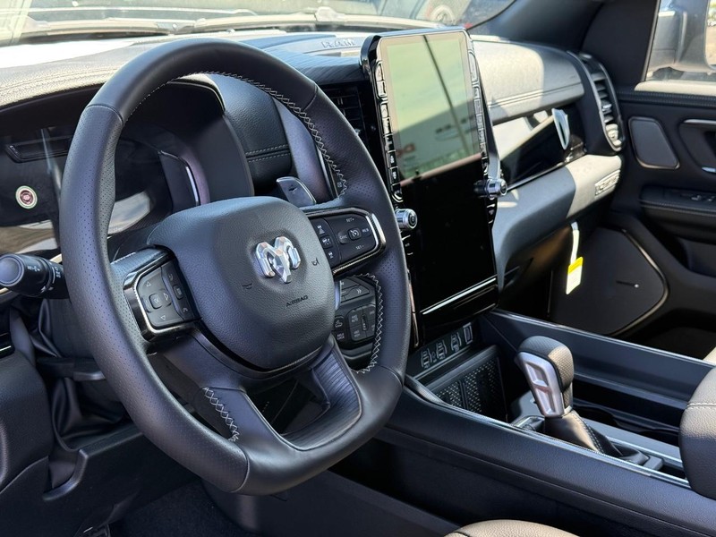 Ram 1500 Vehicle Full-screen Gallery Image 19