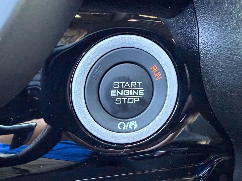 Ram 1500 Vehicle Full-screen Gallery Image 22