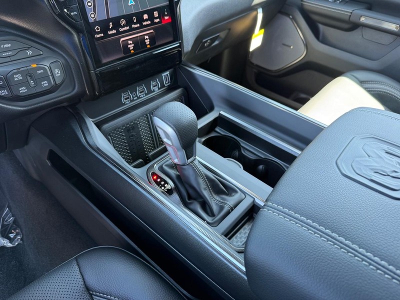 Ram 1500 Vehicle Full-screen Gallery Image 25
