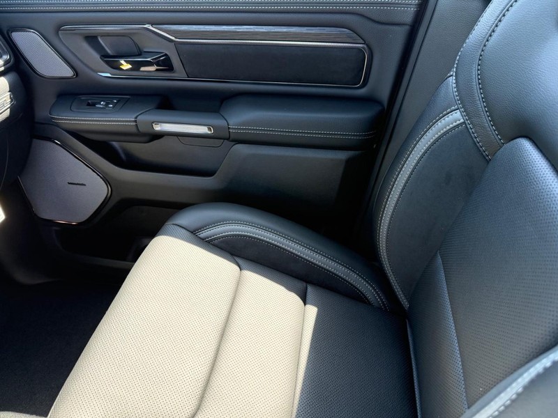 Ram 1500 Vehicle Full-screen Gallery Image 26