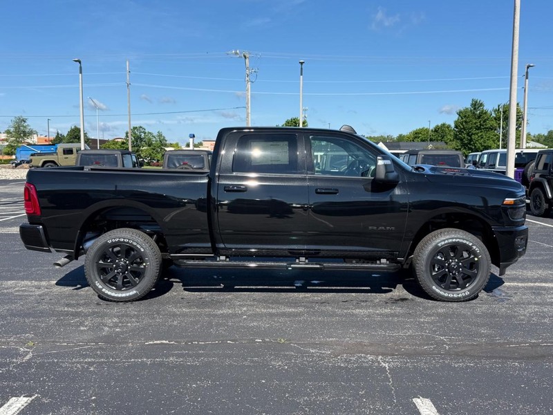 Ram 2500 Vehicle Full-screen Gallery Image 2