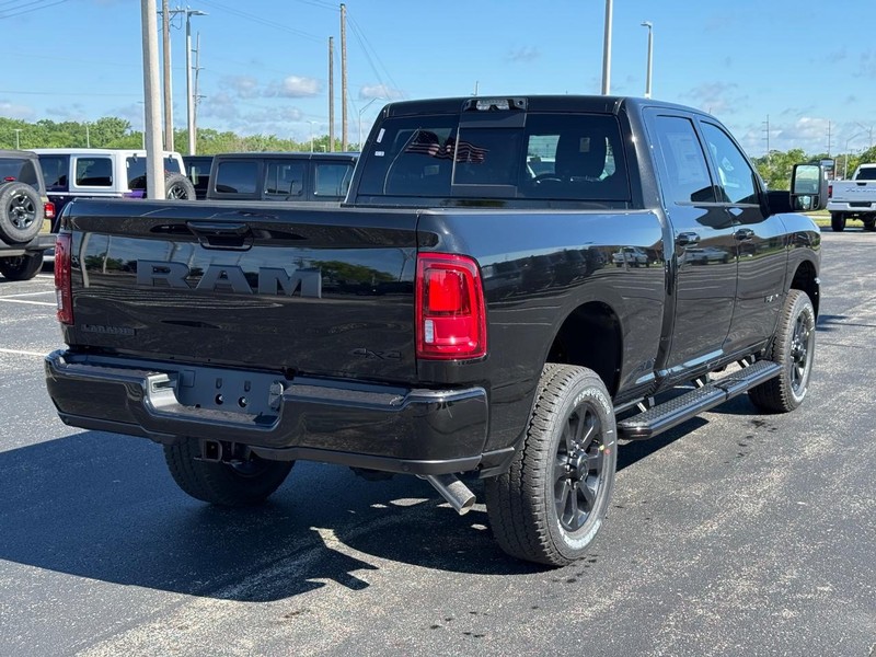 Ram 2500 Vehicle Full-screen Gallery Image 3