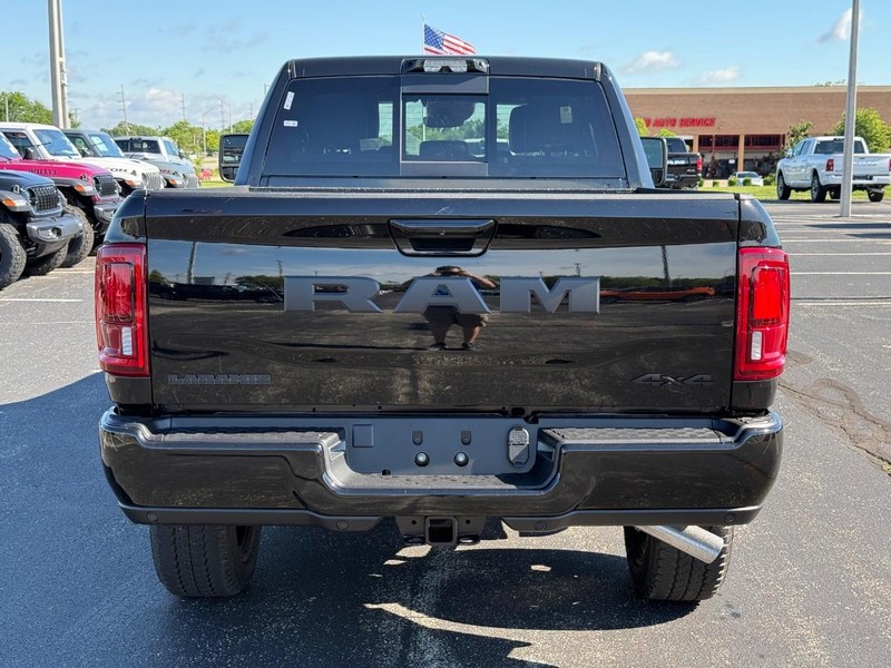 Ram 2500 Vehicle Full-screen Gallery Image 4