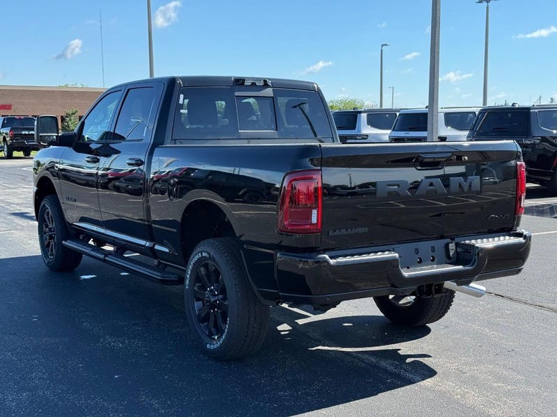 Ram 2500 Vehicle Full-screen Gallery Image 5