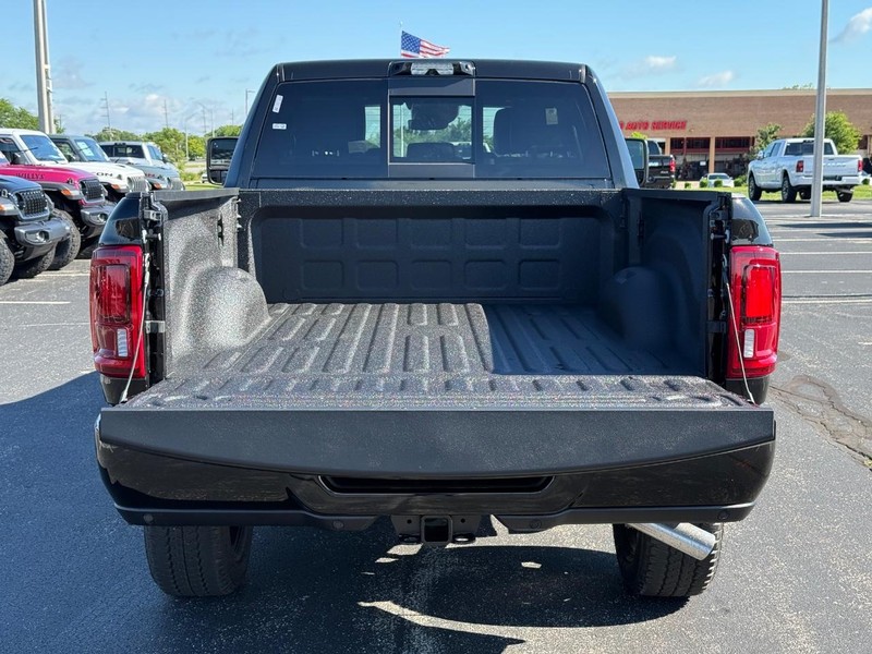 Ram 2500 Vehicle Full-screen Gallery Image 7