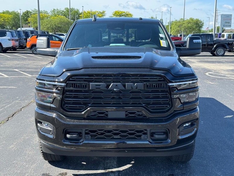Ram 2500 Vehicle Full-screen Gallery Image 9