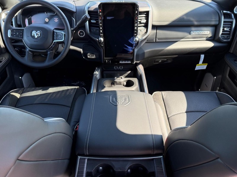 Ram 2500 Vehicle Full-screen Gallery Image 12