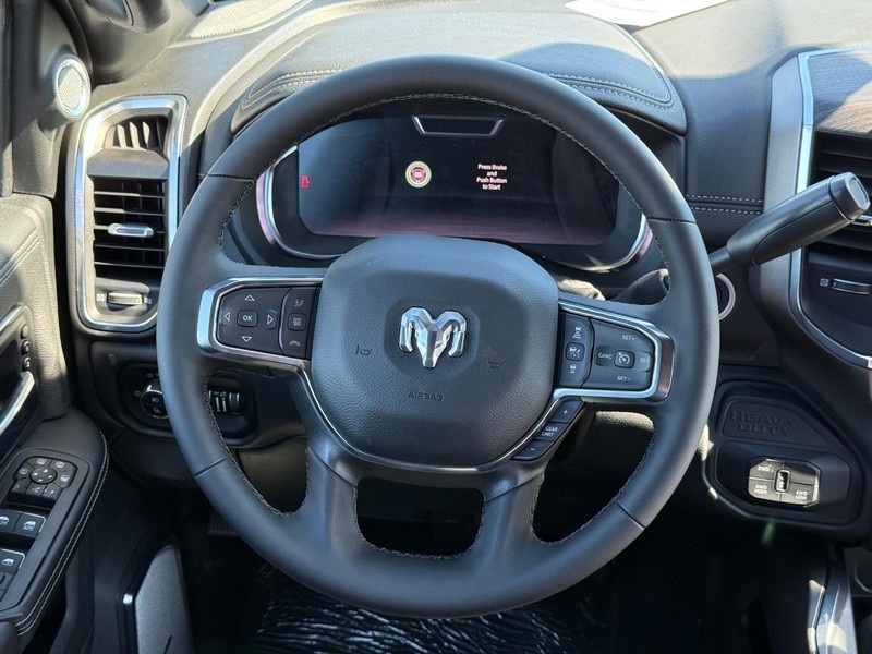 Ram 2500 Vehicle Full-screen Gallery Image 13