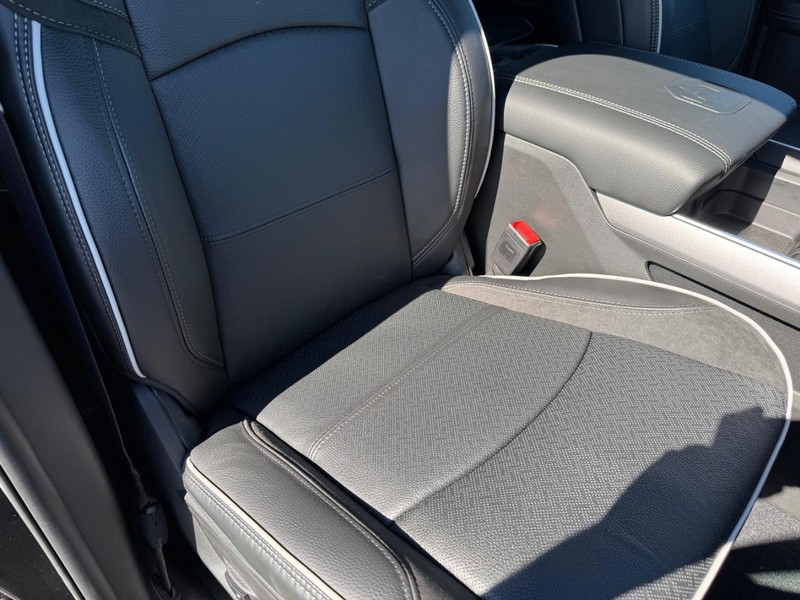 Ram 2500 Vehicle Full-screen Gallery Image 15