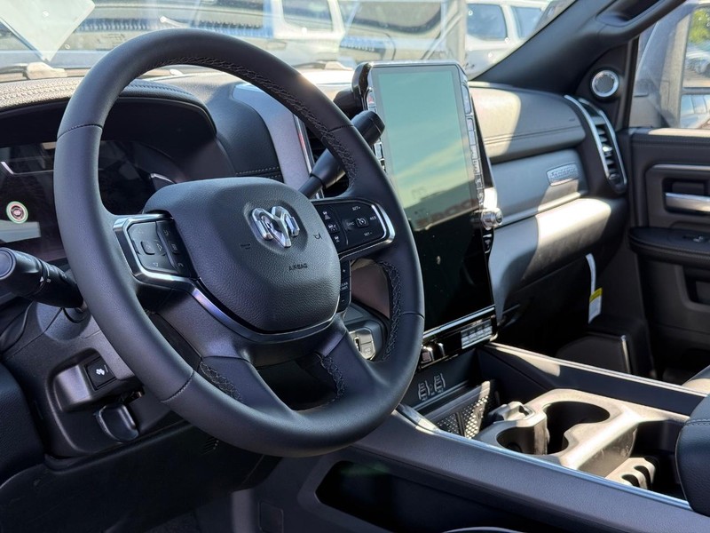 Ram 2500 Vehicle Full-screen Gallery Image 18