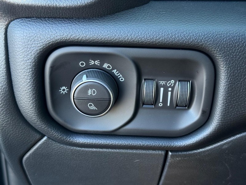 Ram 2500 Vehicle Full-screen Gallery Image 19
