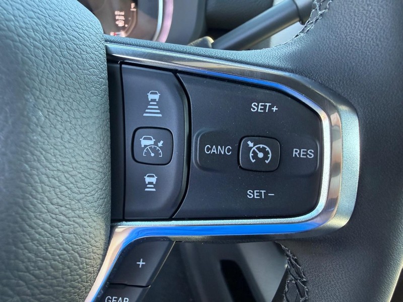 Ram 2500 Vehicle Full-screen Gallery Image 21