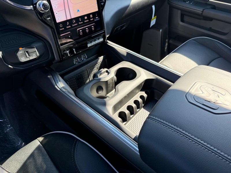 Ram 2500 Vehicle Full-screen Gallery Image 25