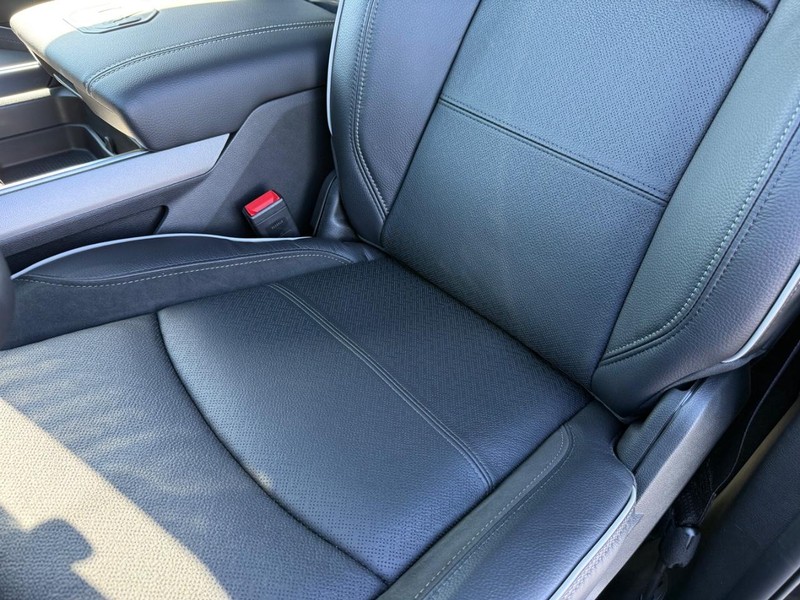 Ram 2500 Vehicle Full-screen Gallery Image 29