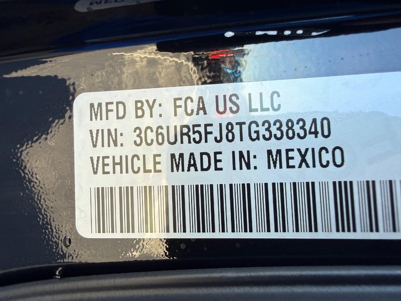 Ram 2500 Vehicle Full-screen Gallery Image 30