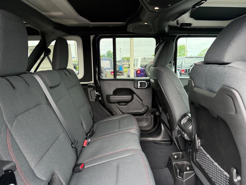 Jeep Wrangler Vehicle Full-screen Gallery Image 11