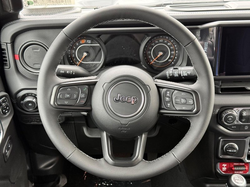 Jeep Wrangler Vehicle Full-screen Gallery Image 14
