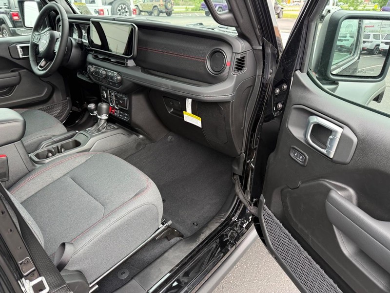 Jeep Wrangler Vehicle Full-screen Gallery Image 15