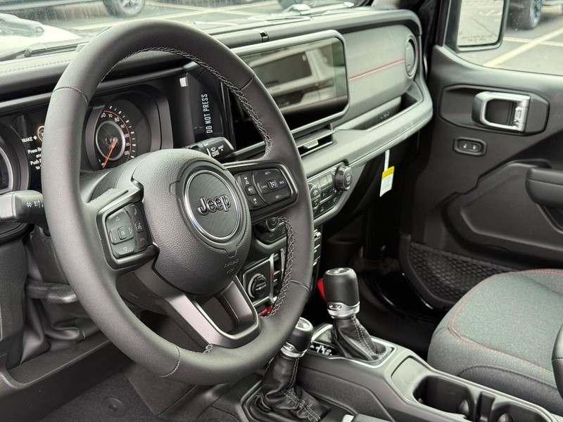 Jeep Wrangler Vehicle Full-screen Gallery Image 19