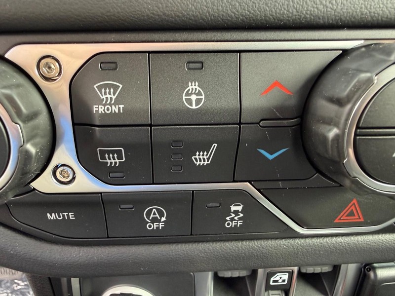 Jeep Wrangler Vehicle Full-screen Gallery Image 23
