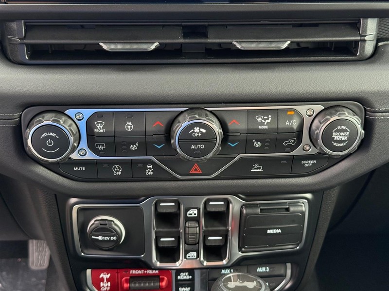 Jeep Wrangler Vehicle Full-screen Gallery Image 26