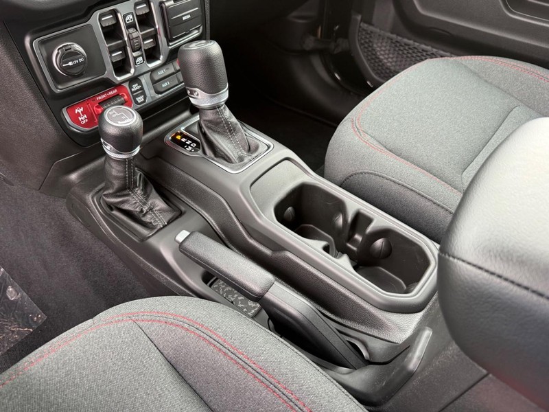 Jeep Wrangler Vehicle Full-screen Gallery Image 27