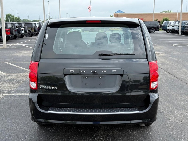 Dodge Grand Caravan Vehicle Full-screen Gallery Image 4