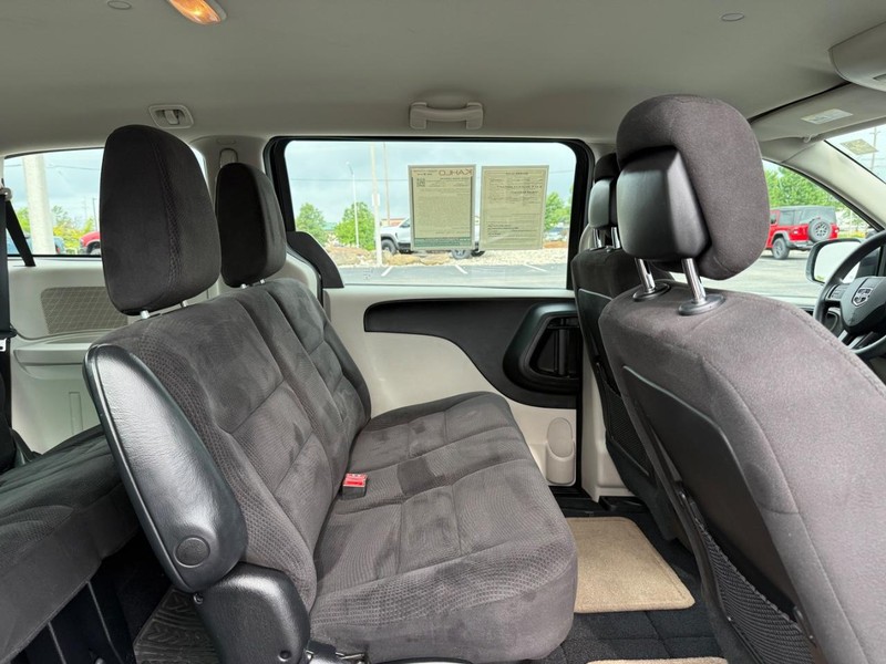 Dodge Grand Caravan Vehicle Full-screen Gallery Image 11