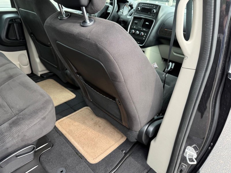 Dodge Grand Caravan Vehicle Full-screen Gallery Image 12