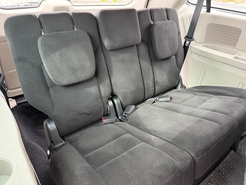 Dodge Grand Caravan Vehicle Full-screen Gallery Image 13