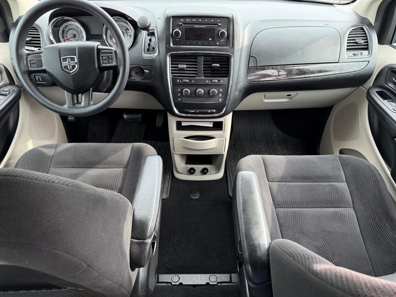 Dodge Grand Caravan Vehicle Full-screen Gallery Image 14