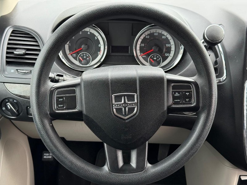 Dodge Grand Caravan Vehicle Full-screen Gallery Image 15